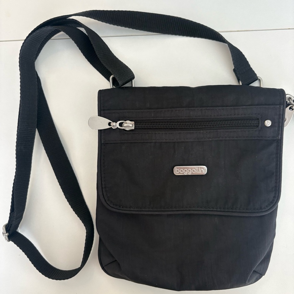 Baggallini Black Nylon Crossbody Travel Bag Lightweight Organizer Purse